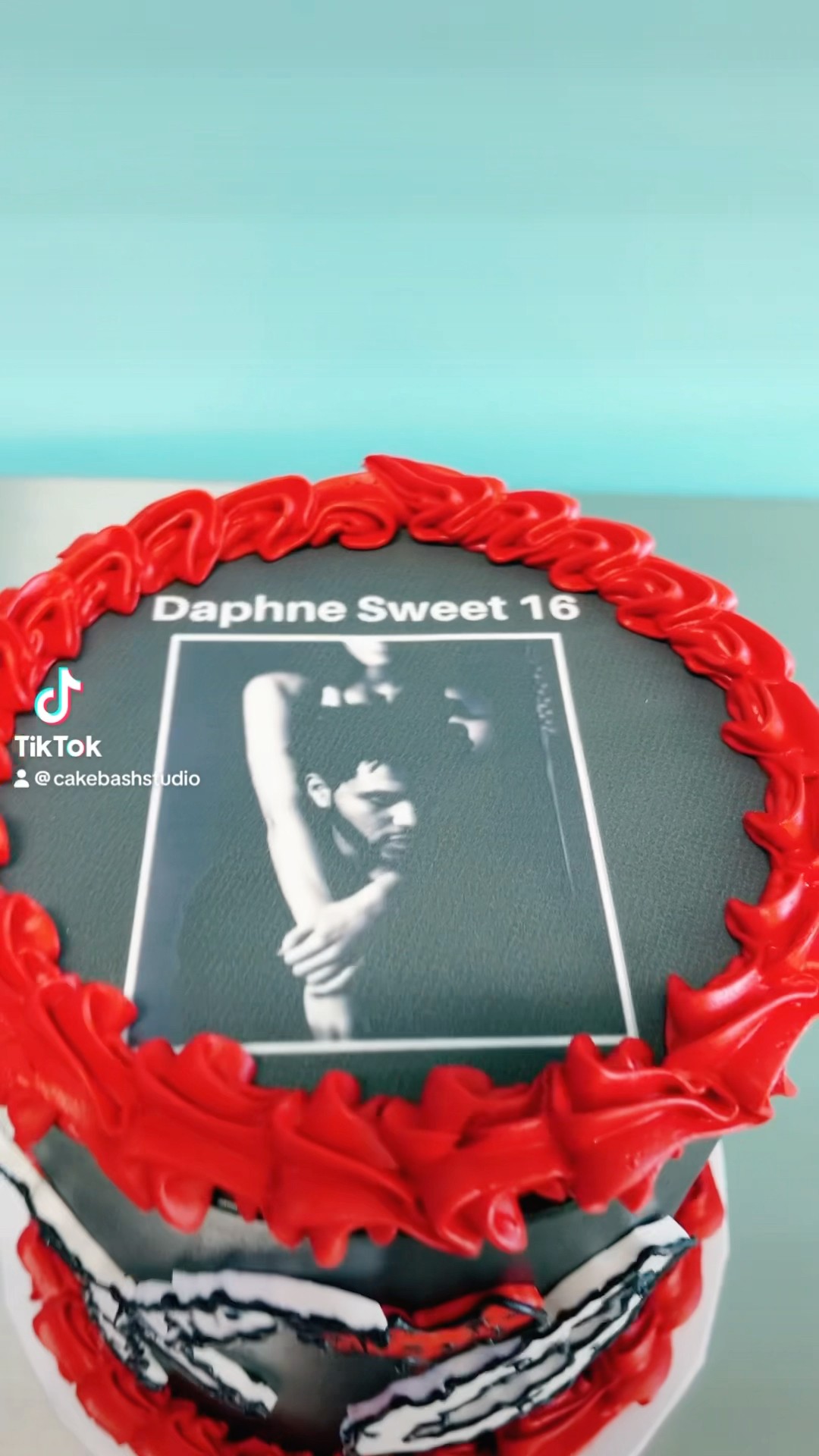 CHECK OUT THIS SIMPLE BUT COOL THE WEEKEND CAKE  #decoration #diy #learn #cakeoftheday #lovelycakes