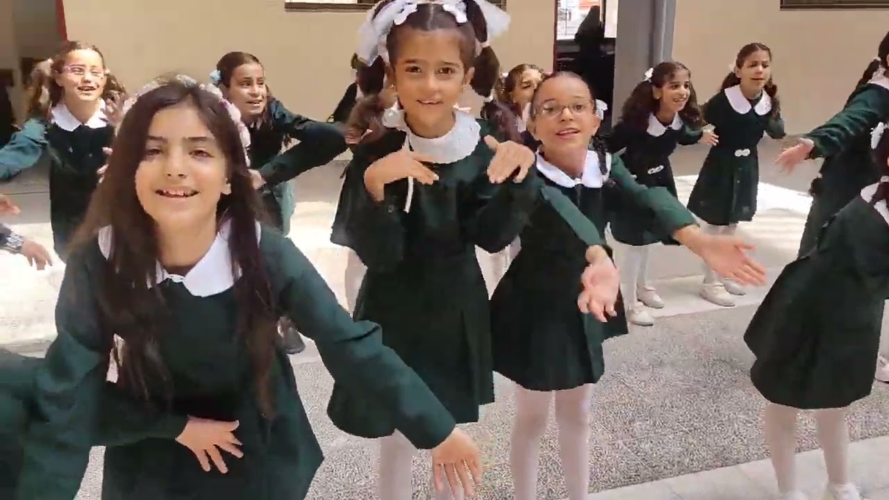 استعراض النظافة الشخصية والهندام والمظهر الحسن طالبات الصف الثالث منال مطر مدرسة القاهرة ب