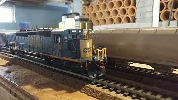 HO Scaletrains CSX SD40-3 with custom ESU Loksound