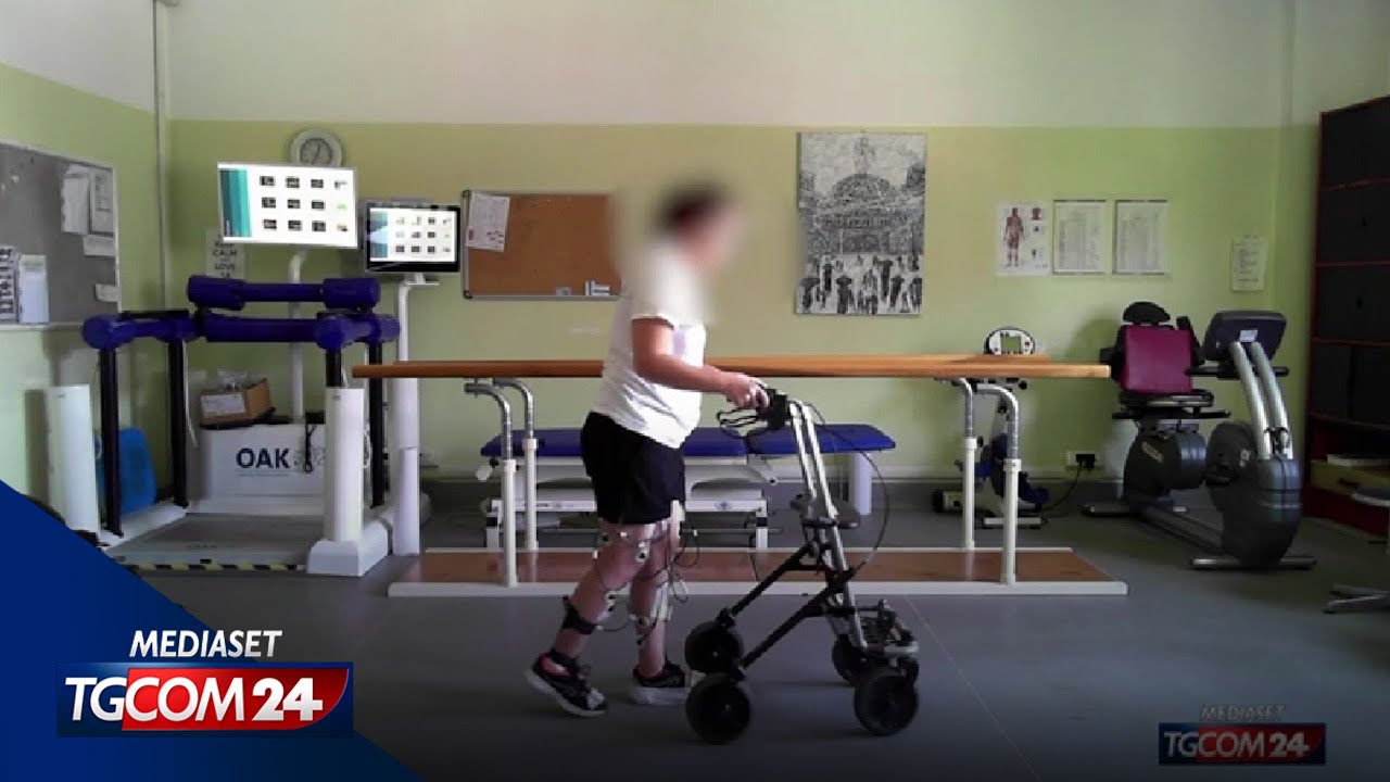 Paralizzata da 5 anni, torna a camminare grazie a un neurostimolatore