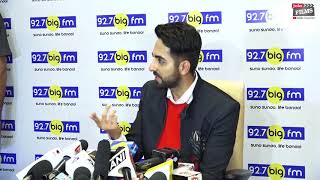 Ayushman Khuranna humms Kishore Kumar songs | ANDHADHUN | #BollywoodHappenings | Joinfilms screenshot 5