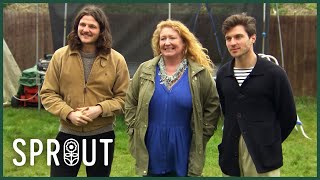 Can Charlie Dimmock Transform This Abandoned Yard Into A Party Paradise? | Garden Rescue