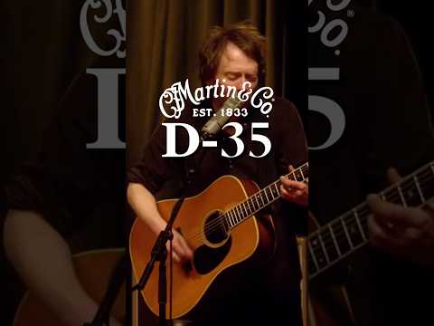 ใครที่เป็นแฟน Radiohead น่าจะคุ้นตากับภาพที่ Thom Yorke สะพาย Martin D-35