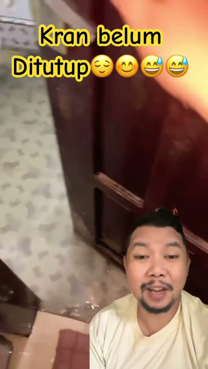 KRAN BELUM DI TUTUP JADI BANJIR!!?? #rain #funny #flood #humor #shortsfeed #comedy #cute