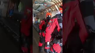 Российские парашютисты совершили уникальный прыжок из стратосферы на Северный полюс