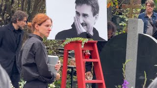 видео: СКАНДАЛ ! ВЛАСТИ САНКТ-ПЕТЕРБУРГА ОТКАЗАЛИСЬ ХОРОНИТЬ РЕЖИССЁРА ЮРИЯ БУТУСОВА НА КЛАДБИЩЕ В КОМАРОВО картинка: СКАНДАЛ ! ВЛАСТИ САНКТ-ПЕТЕРБУРГА ОТКАЗАЛИСЬ ХОРОНИТЬ РЕЖИССЁРА ЮРИЯ БУТУСОВА НА КЛАДБИЩЕ В КОМАРОВО