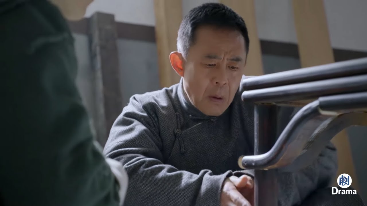大帥請木鵰大師修古董畫案，誰知大師看了一眼就一拳砸爛，結果驚了
