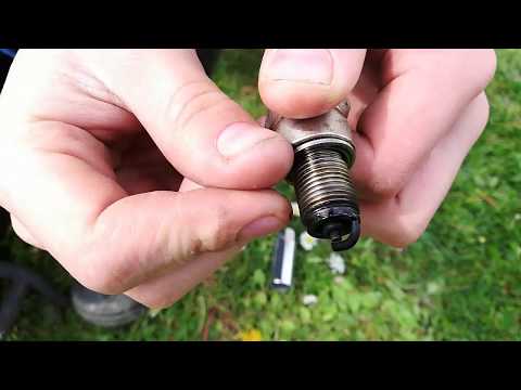 Vidéo: Comment nettoyer une bougie d'allumage de snipper de fouet?