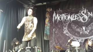 Motionless In White- 570( live vans warped tour 2016)