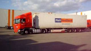 Vos Logistics Oss Harry Vos Transport Toeterende Vrachtwagens Chauffeurs Bij Aankomst