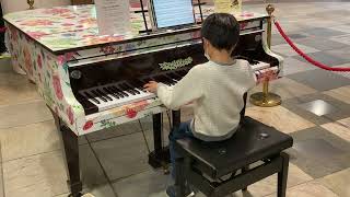 [age 8] Beethoven 'Moonlight' Sonata, 3rd movement / Street piano/ [8歳] 月光 第三楽章 ベートーヴェン