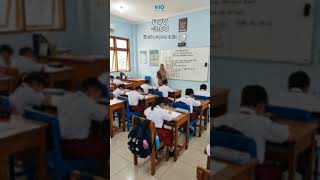 POV minus di papan tulis kelas
