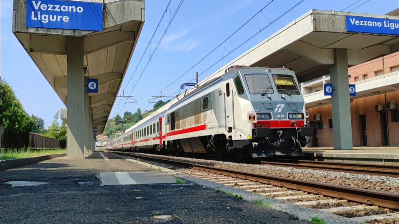 Stazione di VEZZANO LIGURE: Treni vecchi e nuovi in transito tra TIRRENICA & PONTREMOLESE!