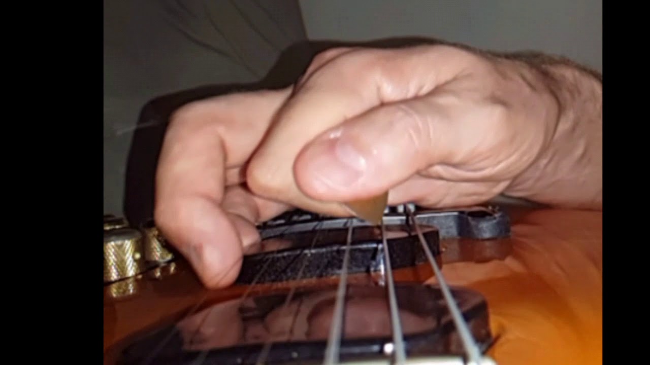 4 notes. 2 notes per string. - YouTube