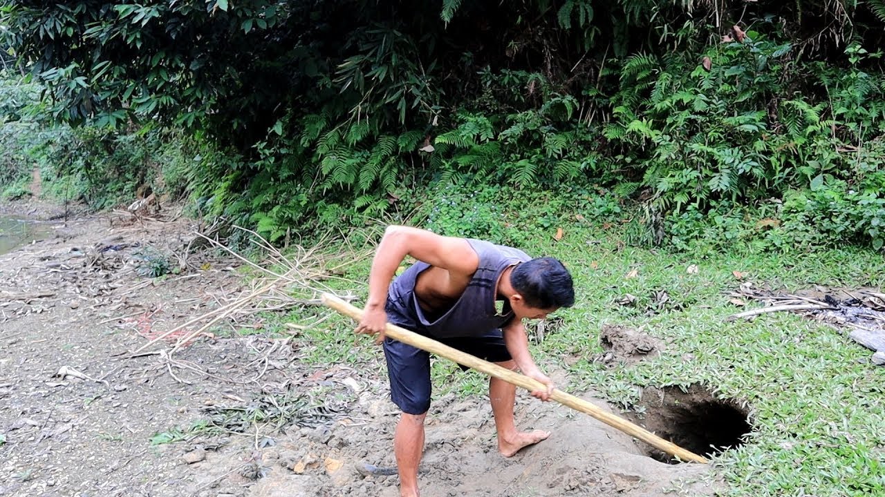 Primitive Survival Skills - Bad Forest People Took The Fish Of Ethnic Girl ♥️