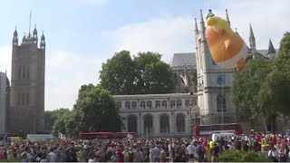 「トランプ赤ちゃん」ロンドンにふわり　訪英に抗議