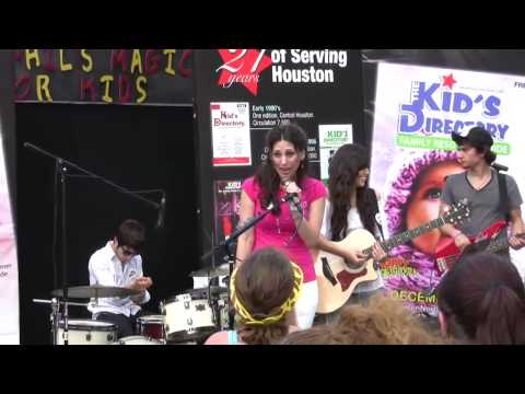 megan-nicole-performs-"just-the-way-you-are"-by-bruno-mars