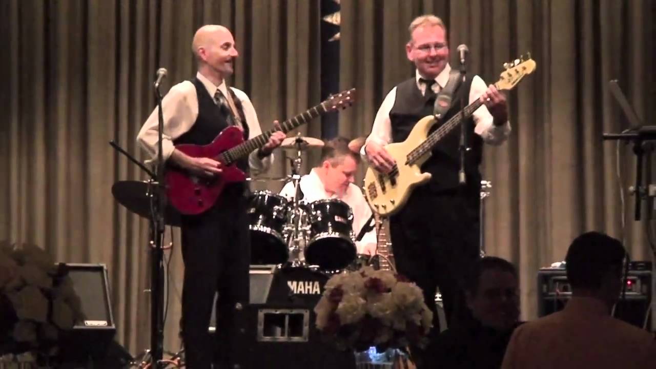 YouTube पर Dunai performing D'yer Mak'er - Led Zeppelin देखें