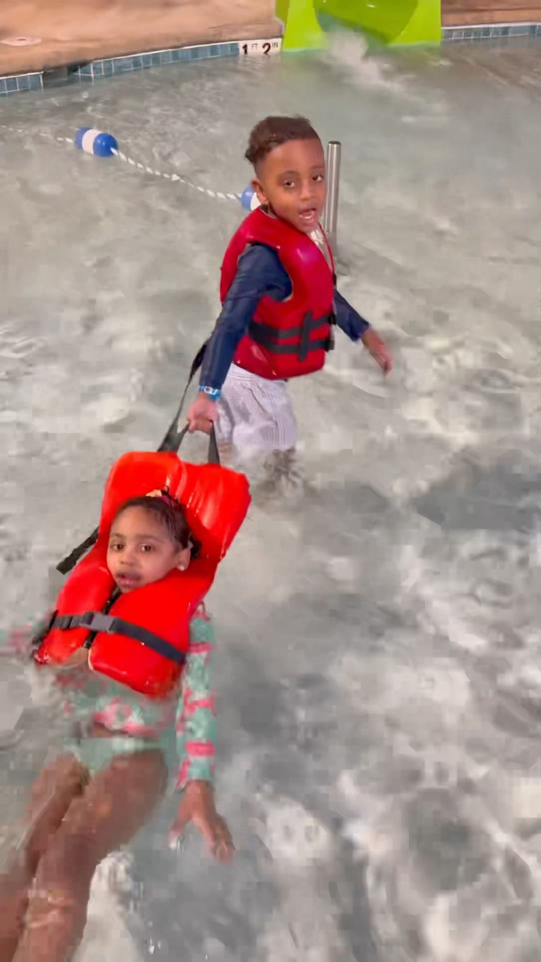Mj and Londyn having fun at the waterpark #shorts