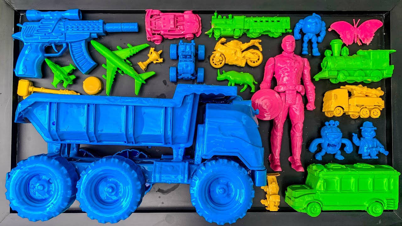 Membersihkan mobil mobilan, bus sekolah, mobil truk, motor balap, kereta cepat, jet tempur & anomali