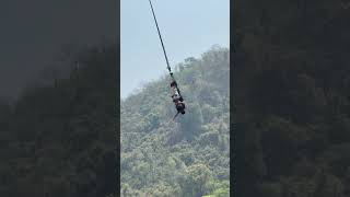 Cute couple bungee jump = ek saath fear bhi, thrill bhi, aur love bhi 🥰🎀💞”