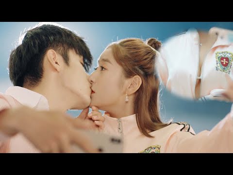 🍂22-2 灰姑娘海邊穿性感比基尼，總裁吃醋拉緊衣服當場熱吻宣誓主權！【 住我对面的小哥哥 Sweet Sweet】