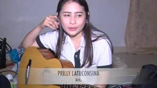 Cewek cantik main gitar