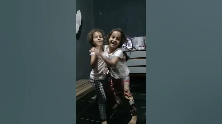 Lara e ludy danando