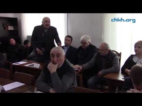 ხარაგაულის მერი მოქალაქეებს ეჩხუბება