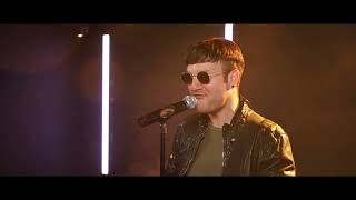 Tom as Oasis