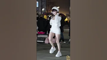 직캠 홍대 사람많은 곳에서 솜사탕 한번 춰봤습니다 