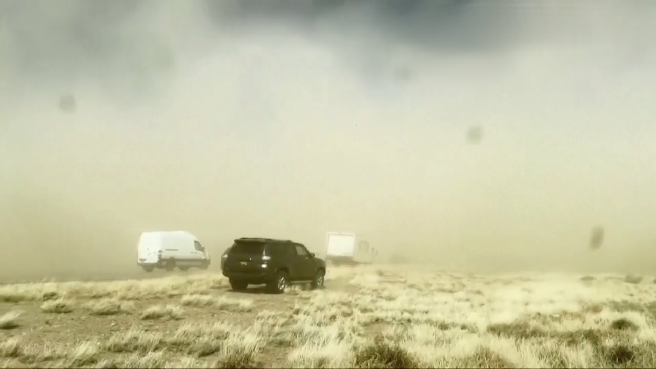 Powerful dust storm causes vehicle pileup in New Mexico - YouTube