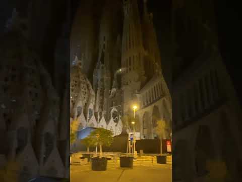 Big Katedral in Barcelona, Sagrada Familia #shorts #barcelona #sagradafamília #night