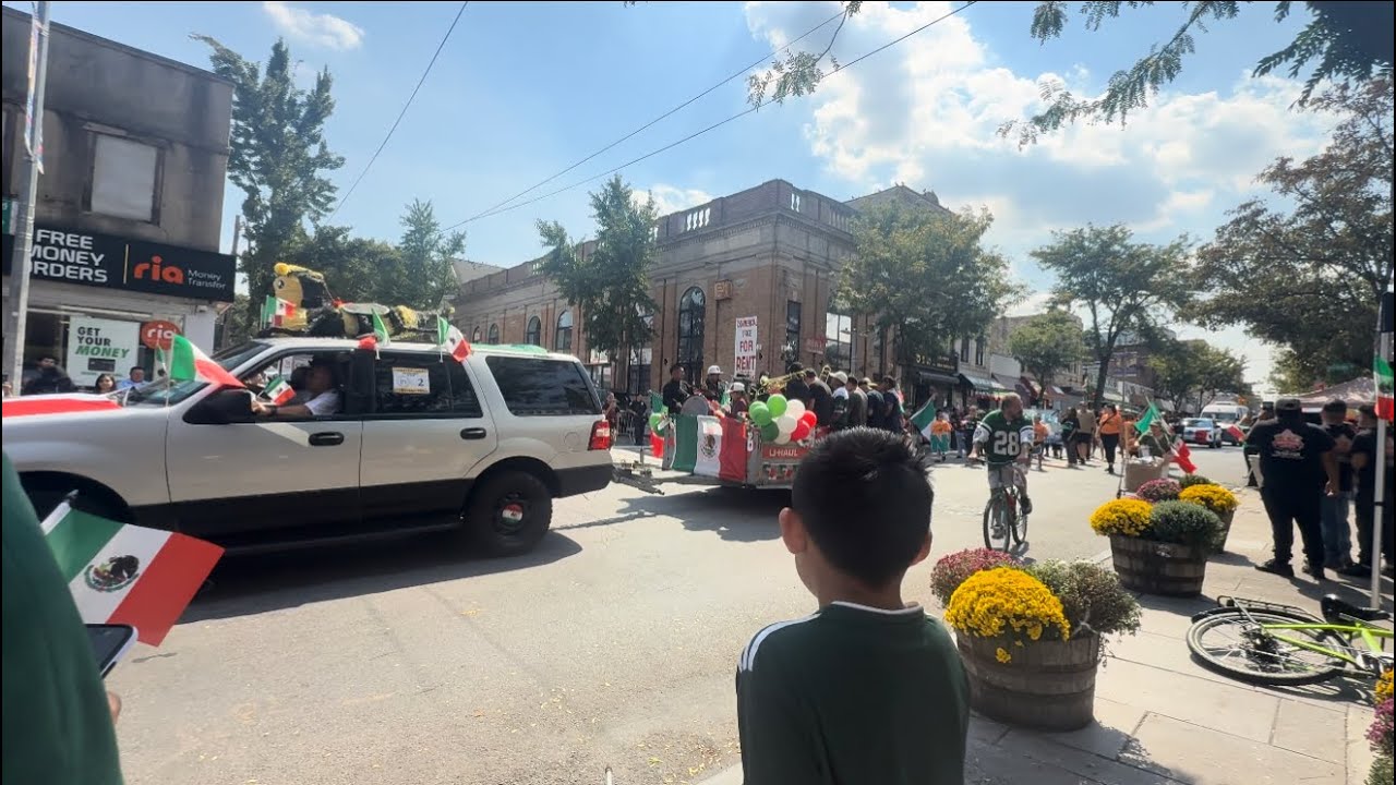 Los niños fueron aver el desfile de la independicia de Mexico 🇲🇽 