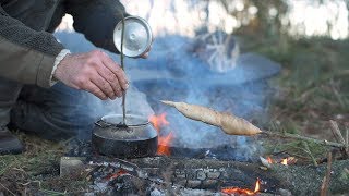 3 DAYS SOLO BUSHCRAFT TRIP + WILDLIFE PHOTOGRAPHY  bread on stick, bow drill, tarp shelter, fire