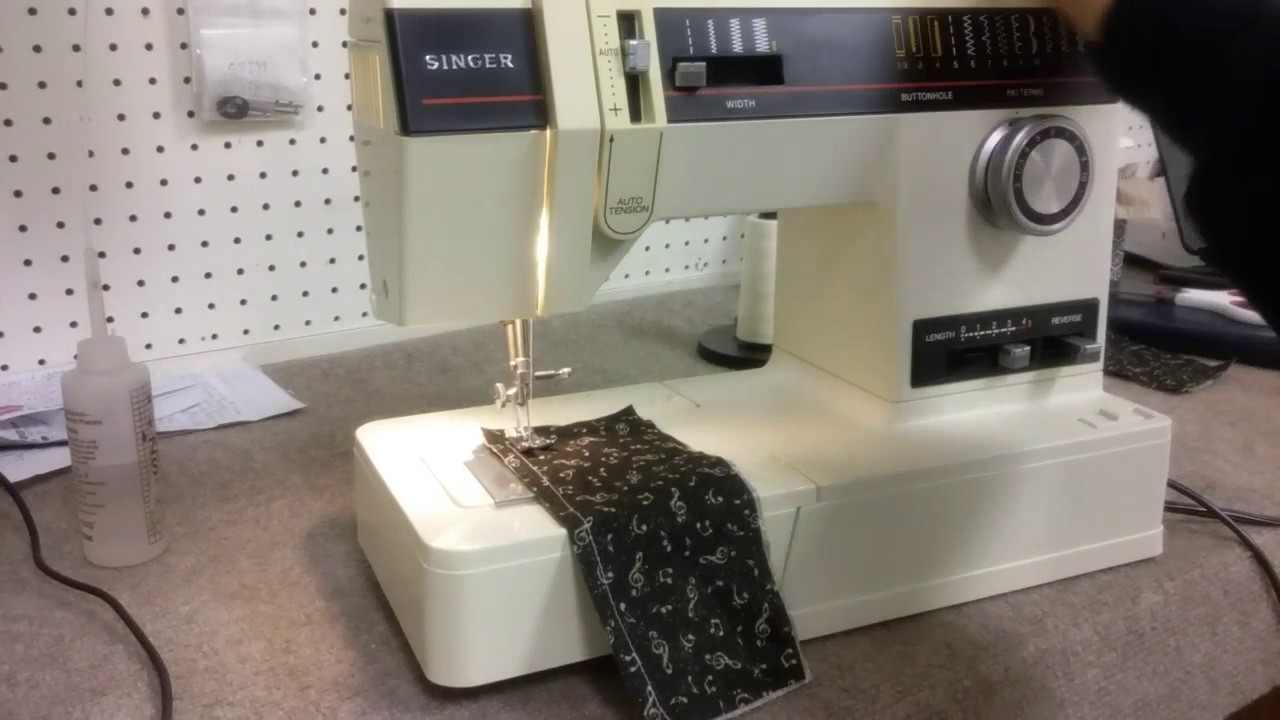 Sewing Machine Singer Model 6233