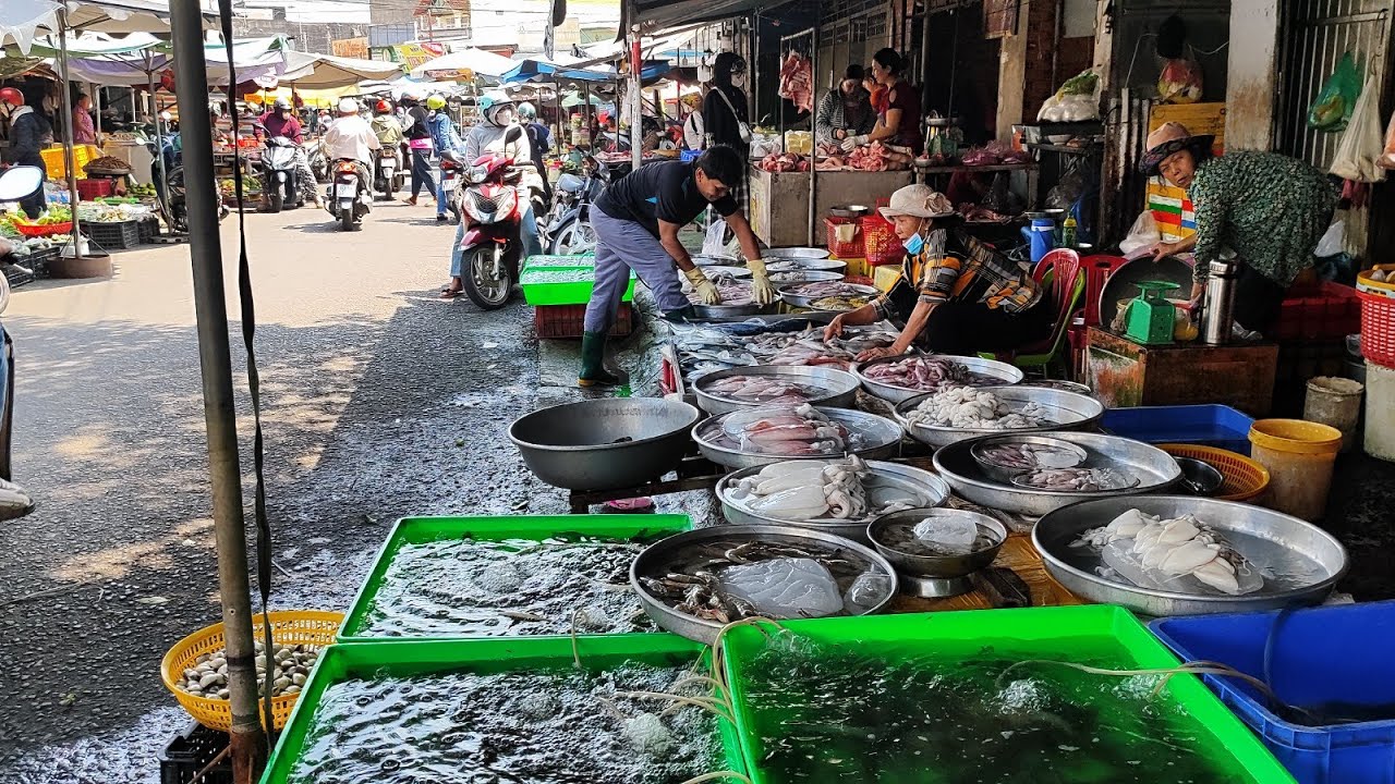 Khu chợ hải sản cá tôm mực ốc cua ghẹ chợ Long Khánh.