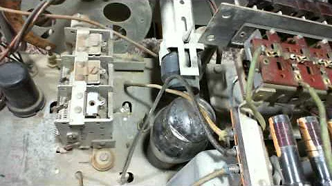 General Electric KL-70 AM/SW Radio Video #6 - Cleaning the Push Buttons and More