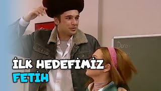 Cenk'in Hükümdarlığı! - Acemi Cadı Özel Klip