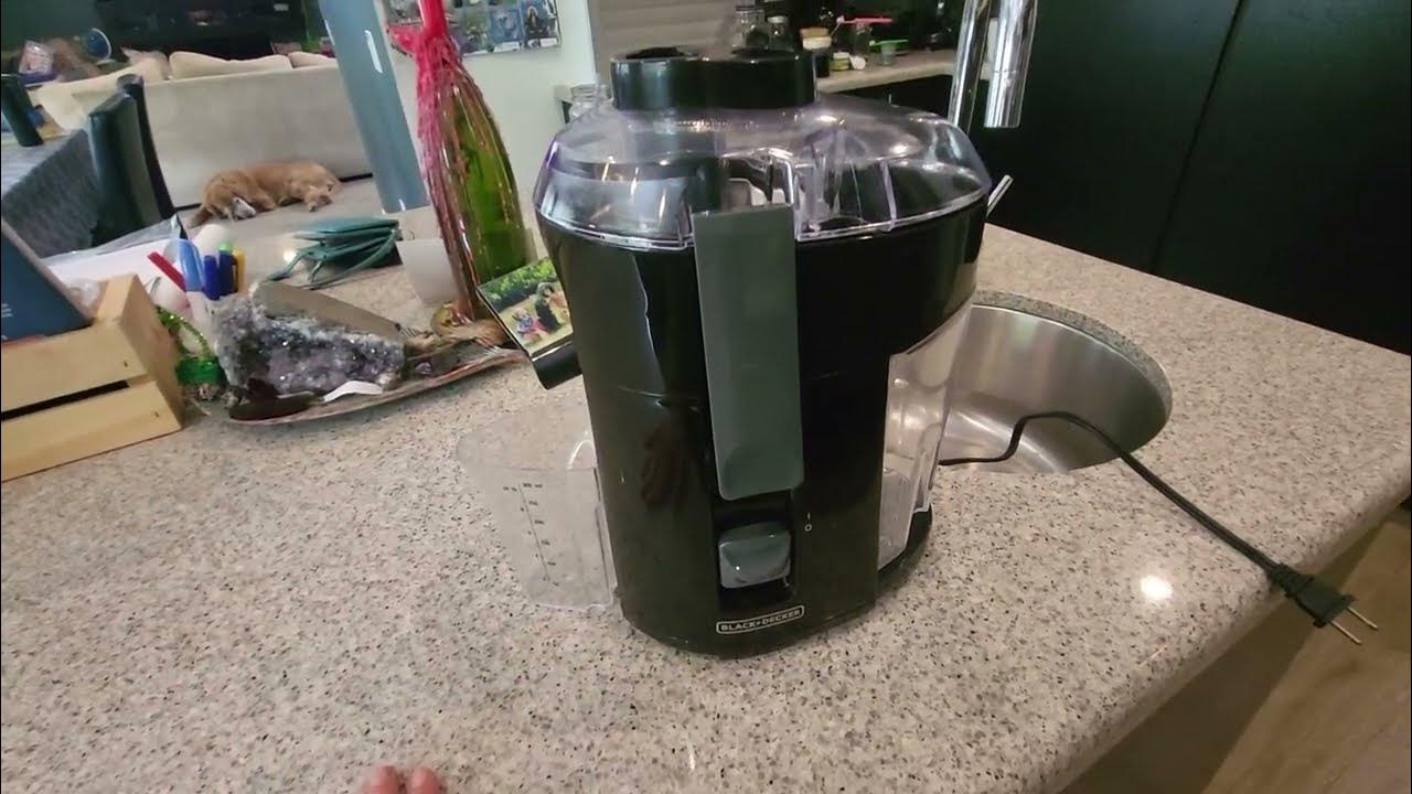 Black Decker JE2200B 400-Watt Fruit Vegetable Juicer Extractor