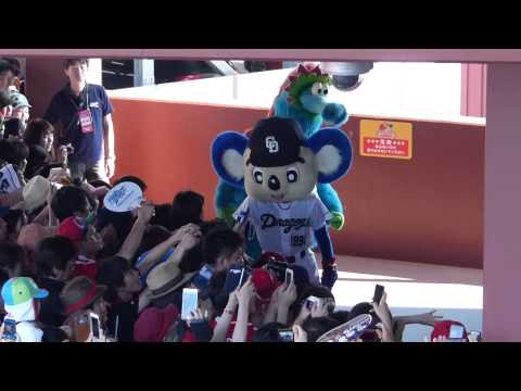オールスター2015　コンコースにマスコット現る(スラィリー・ドアラ・マー君・スターマン)　第2戦マツダスタジアム