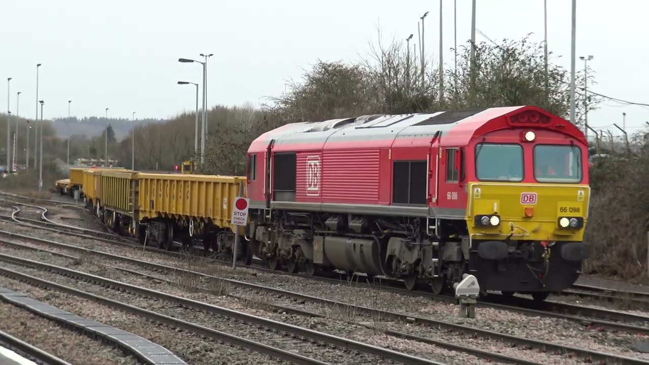 15/01/26 Freight Trains at Westbury 59205 with 6A18 & 66067 66098 