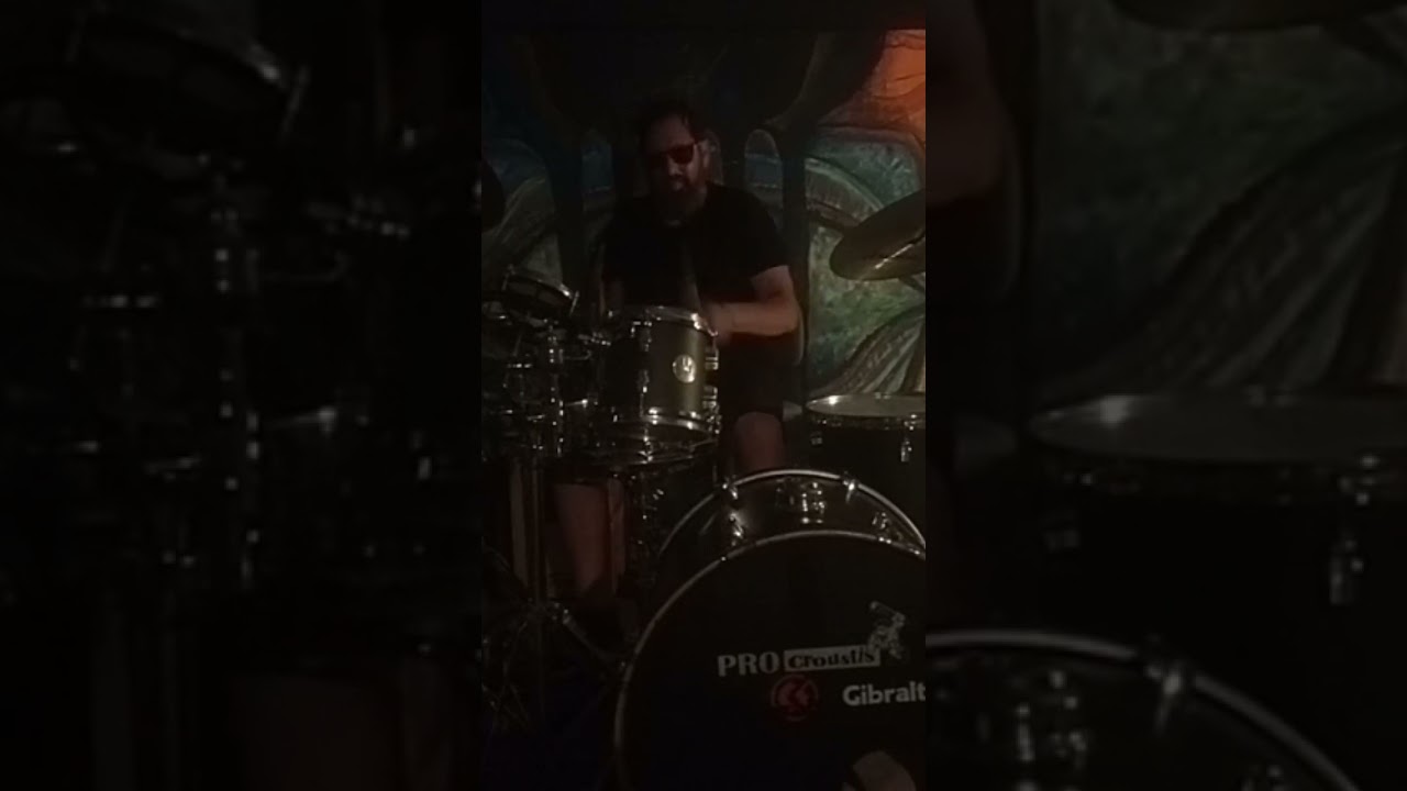 Random drumkit and fill..