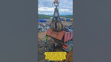 Powerful Hydraulic Scrap Grapple - How It Works in a Metal Recycling Yard