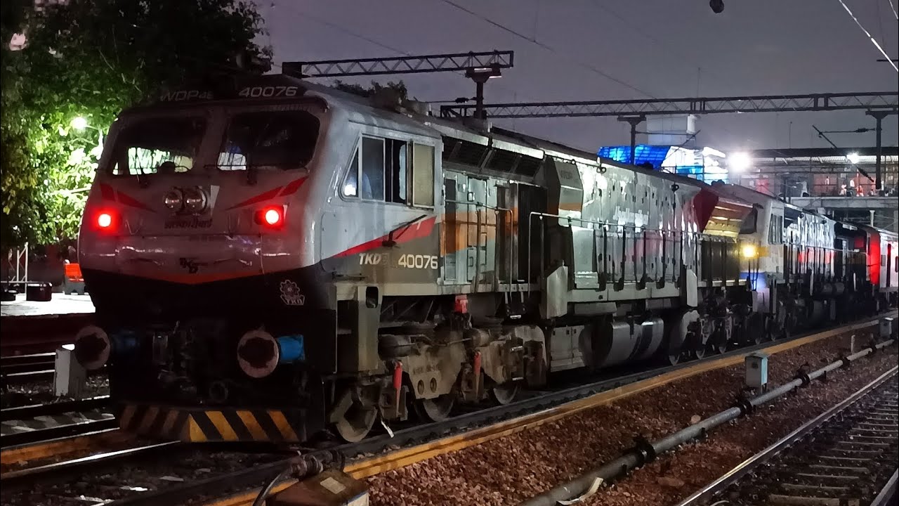 Must watch for a diesel Raillover In frame a short ride behind 40026+40076 Wdp4d & Wdp4b mued pair 