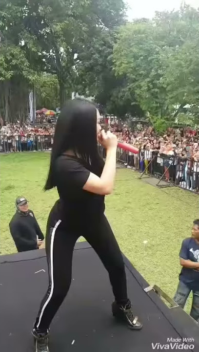 Zaskia gotix ultah radio Dahlia 101.5 FM Bandung