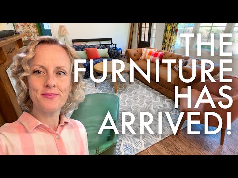Video: OUR ENGLISH COTTAGE FURNITURE HAS ARRIVED!