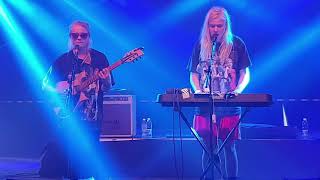 Video thumbnail of "Maustetytöt - Tein kai lottorivini väärin @ Qstock 27.7.2019"