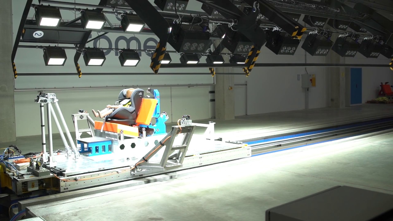 Britax Römer Crash Test Rig - YouTube