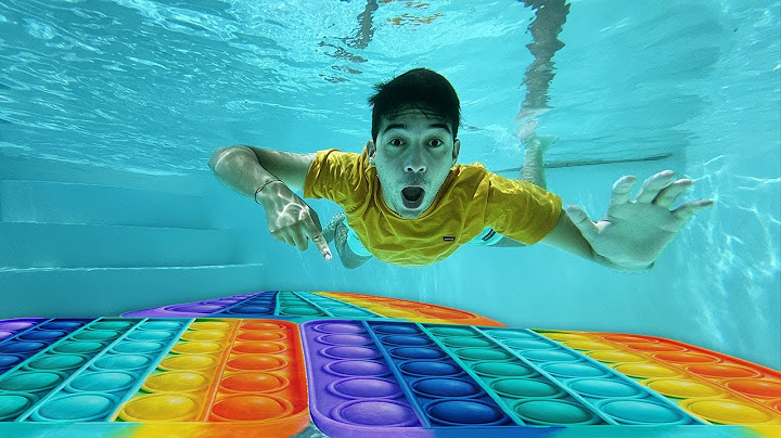 TROVA TUTTI I POP IT IN PISCINA SOTT’ ACQUA NASCOSTI DAL DOTTOR TIMOTI *fidget pop it challenge*